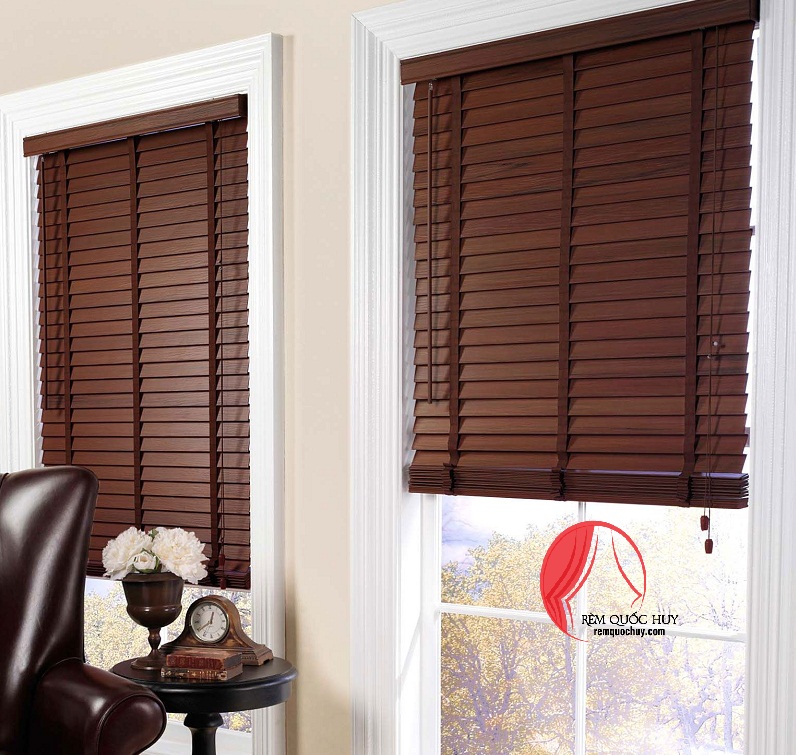 Chi tiết thanh gỗ tự nhiên của rèm sáo gỗ sang trọng Rèm Quốc Huy