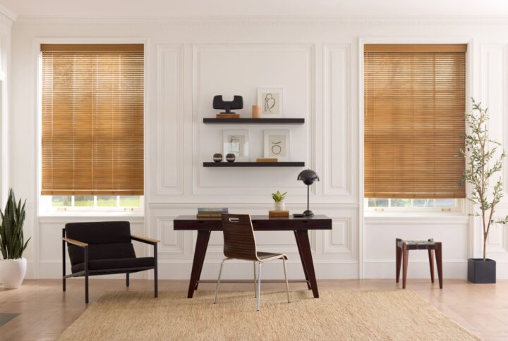 Có nên thay rèm vải bằng rèm gỗ? So sánh chi tiết ưu nhược điểm từng loại