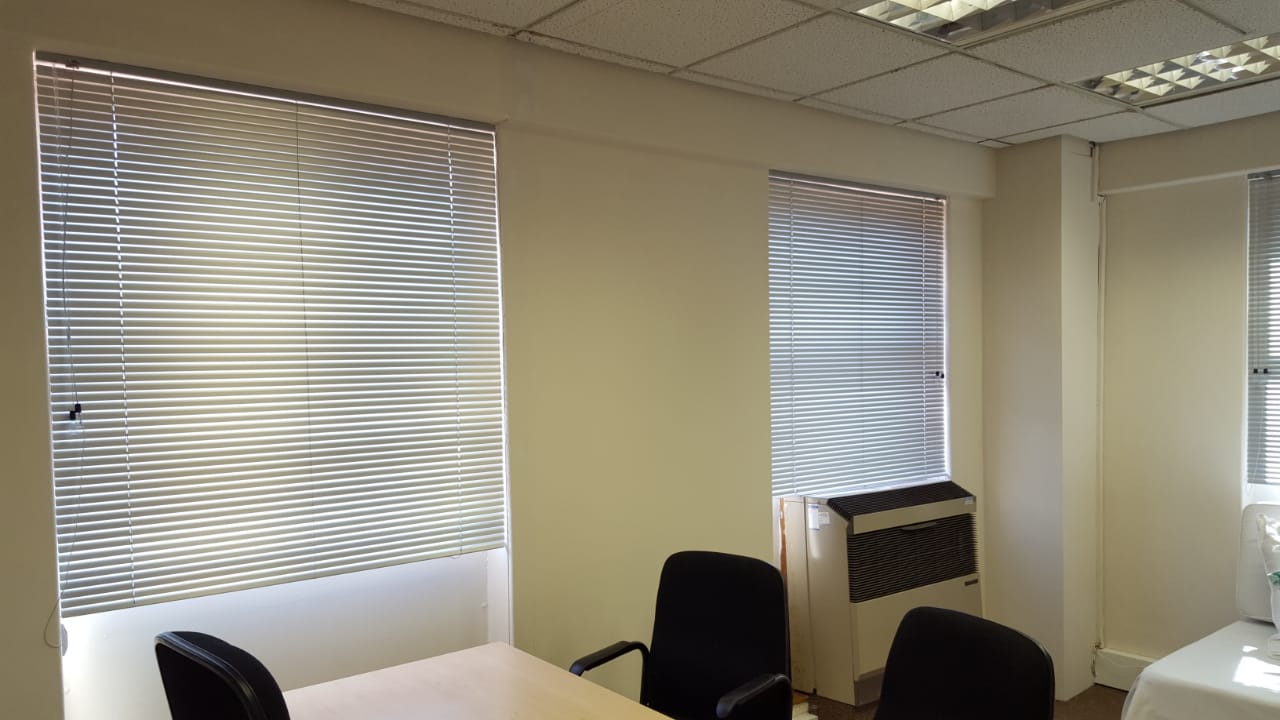 thi công rèm gỗ composite giá rẻ lắp đặt nhanh