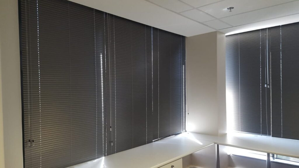 Cách sử dụng rèm sáo nhôm bền lâu theo thời gian