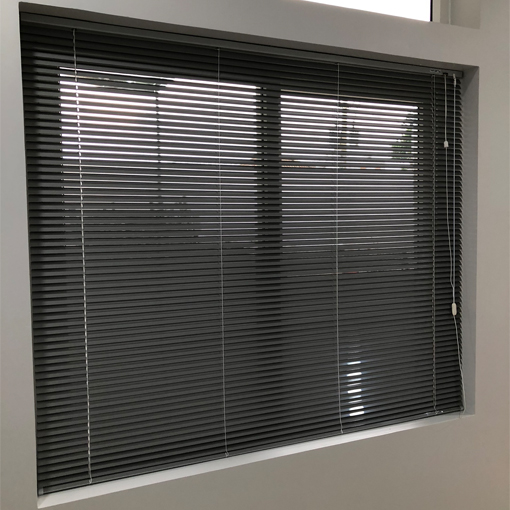 Hình rèm sáo nhôm giá tốt cho văn phòng hiện đại