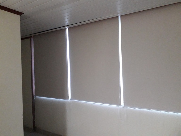 Bảng giá rèm cuốn chống nắng theo từng loại chất liệu