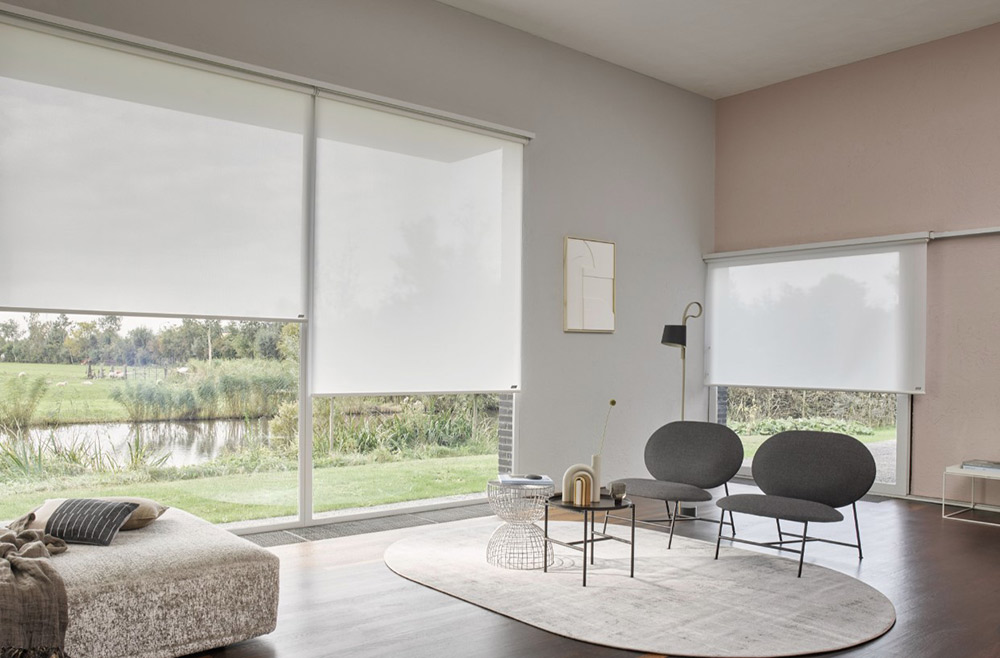 hình rèm cuốn chống nắng cho văn phòng tối ưu ánh sáng màn hình