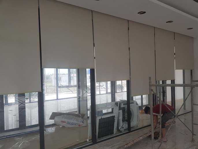 rèm che nắng văn phòng tạo ánh sáng dịu