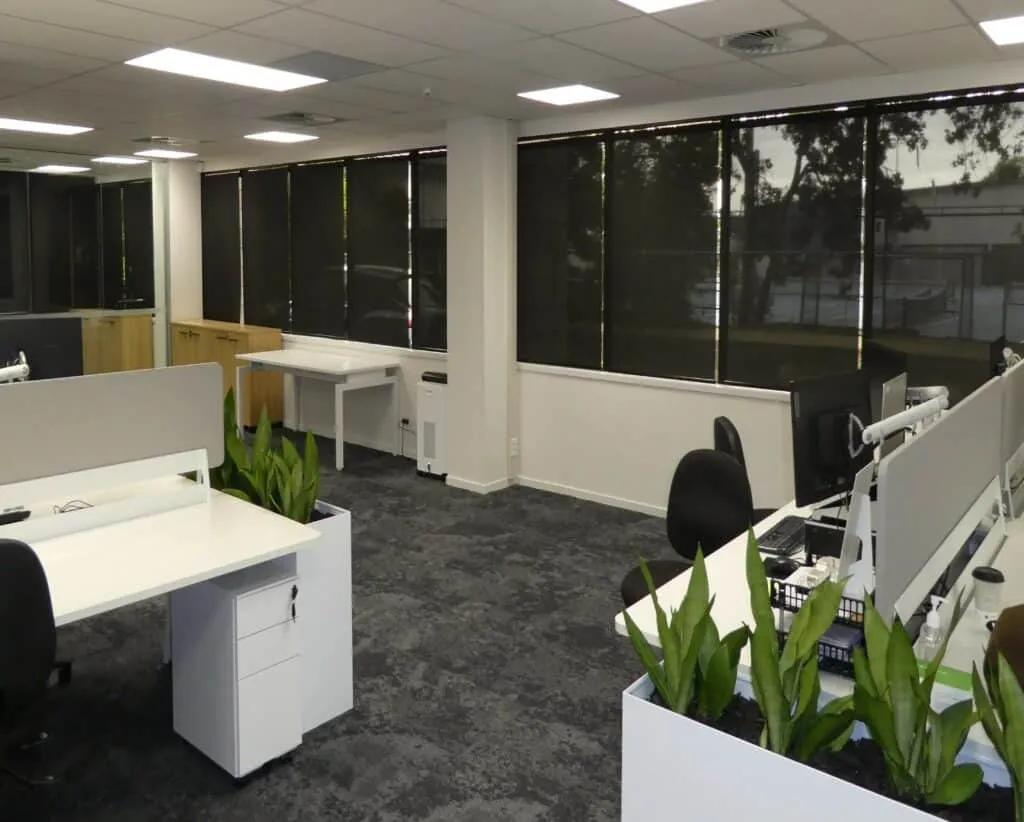 rèm cuốn che mưa trong suốt bảo vệ mặt tiền