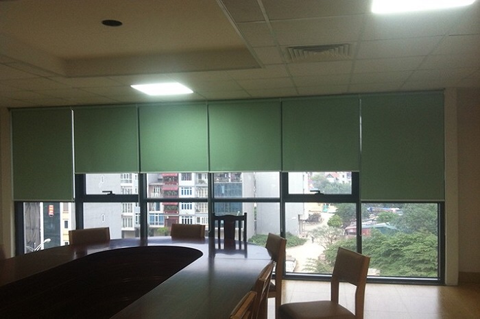 rèm cuốn che nắng cửa sổ căn hộ chung cư