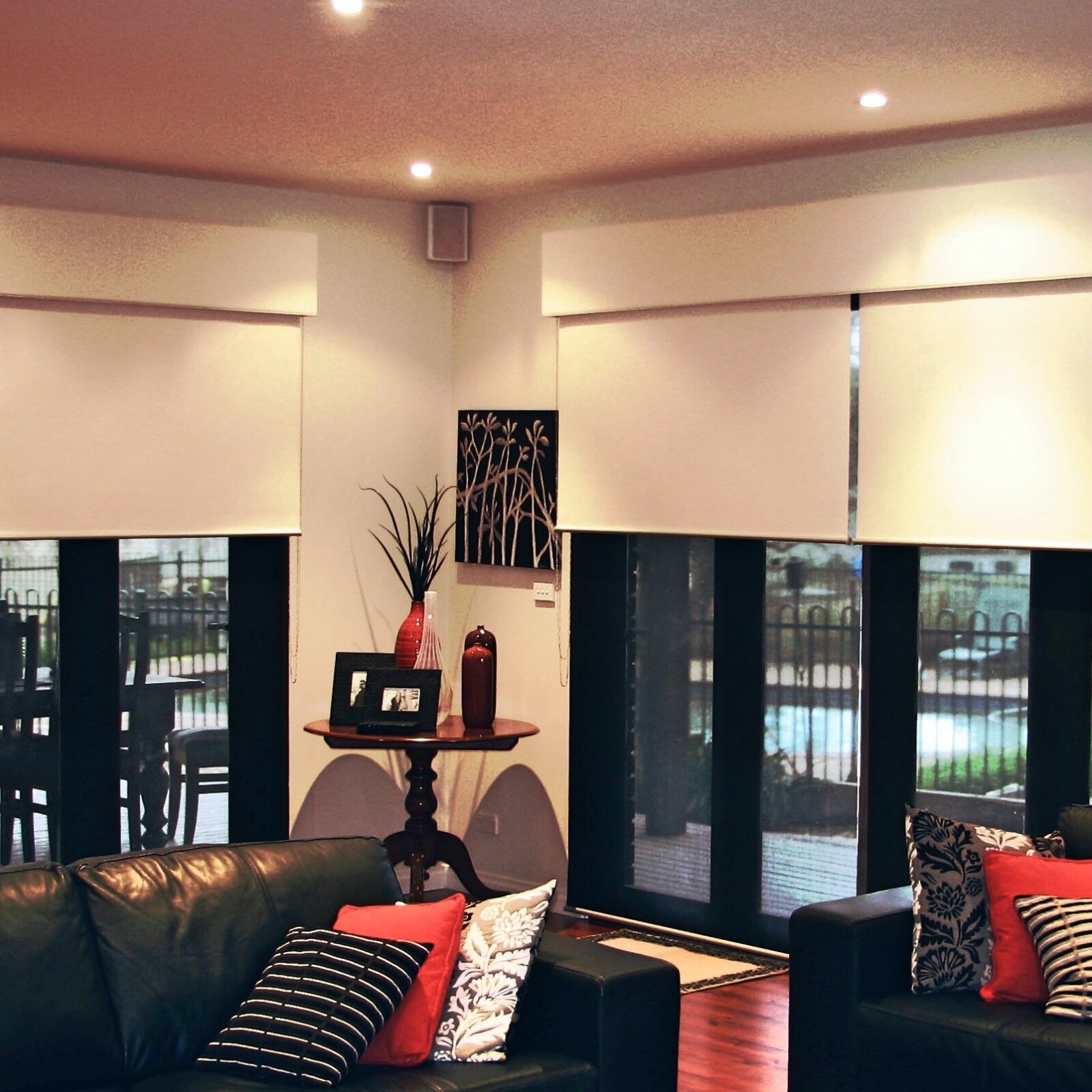 Rèm cuốn che nắng mưa 2 trong 1 cho quán cà phê và nhà phố