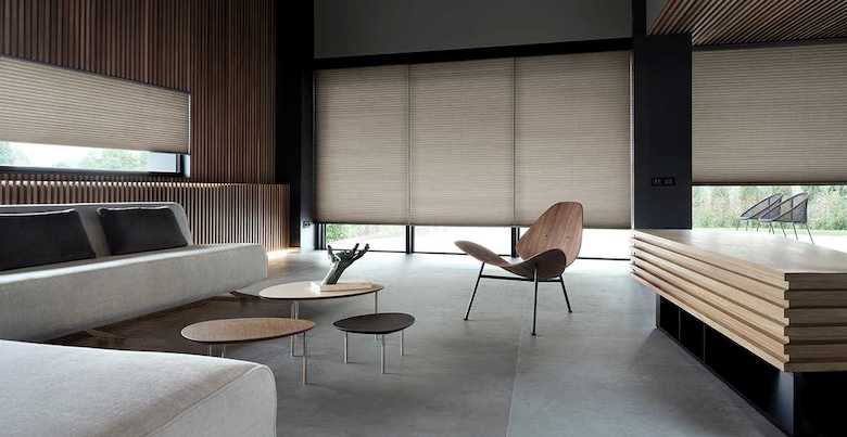 rèm cuốn chống nắng ban công chống UV và mưa nhẹ