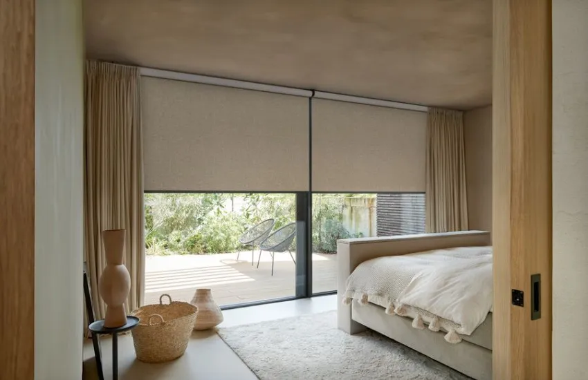 rèm cuốn chống nắng cho phòng khách hạn chế bức xạ nhiệt