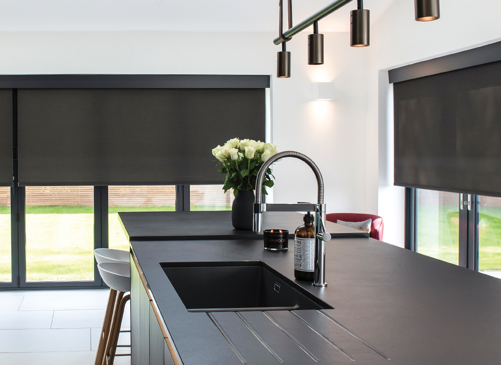 rèm cuốn chống nắng cho phòng ngủ cản sáng giúp ngủ ngon