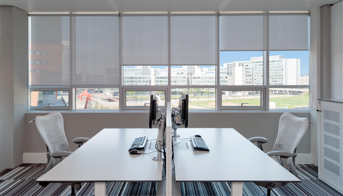 rèm cuốn chống nắng cho phòng ngủ tạo sự riêng tư