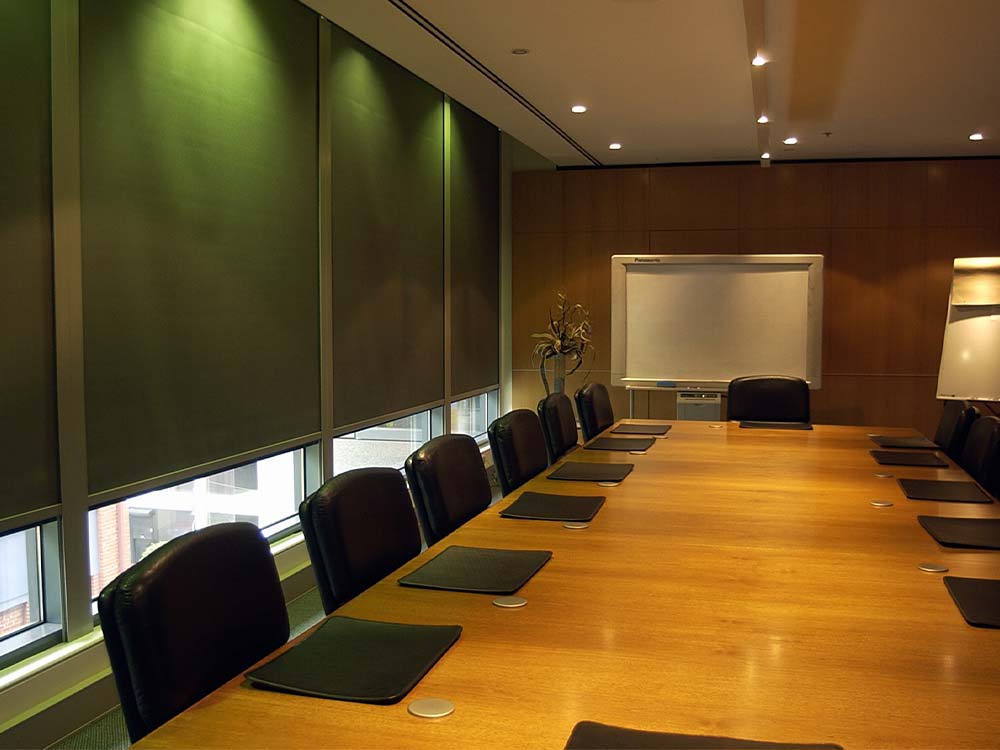 Rèm cuốn chống nắng giá rẻ mang lại công năng cao với chi phí hợp lý