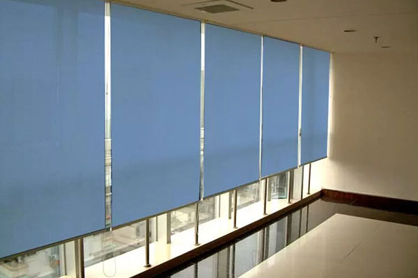 rèm kéo chống nắng cản tia UV và chống chói