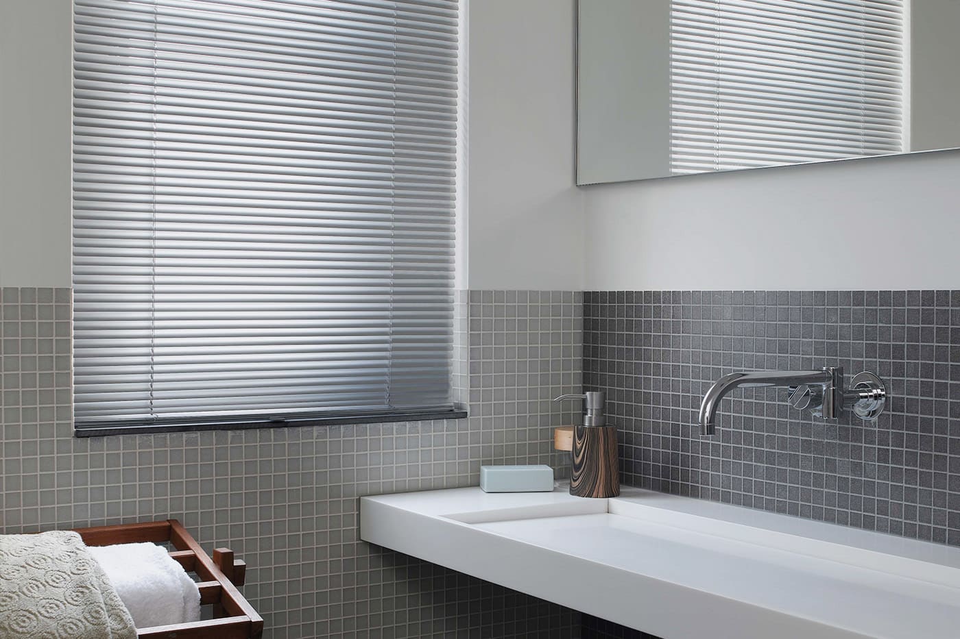 rèm sáo nhôm chống nắng gắt cho cửa kính