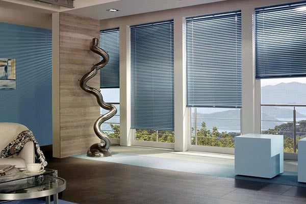 rèm sáo nhôm so với rèm gỗ về độ bền