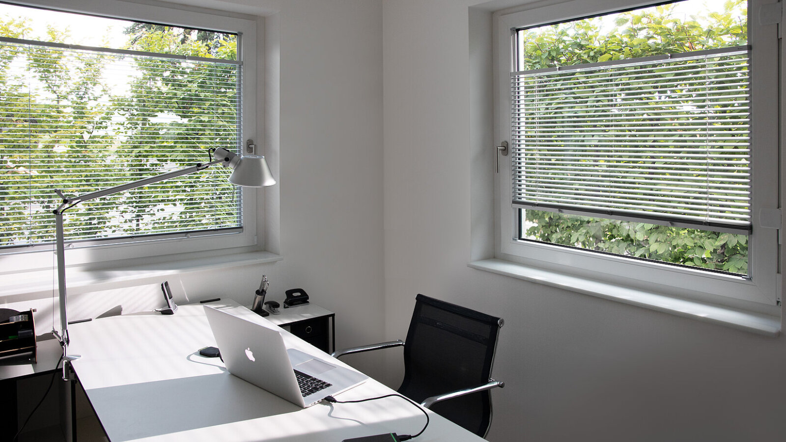 thực tế rèm sáo nhôm có bị cong vênh không