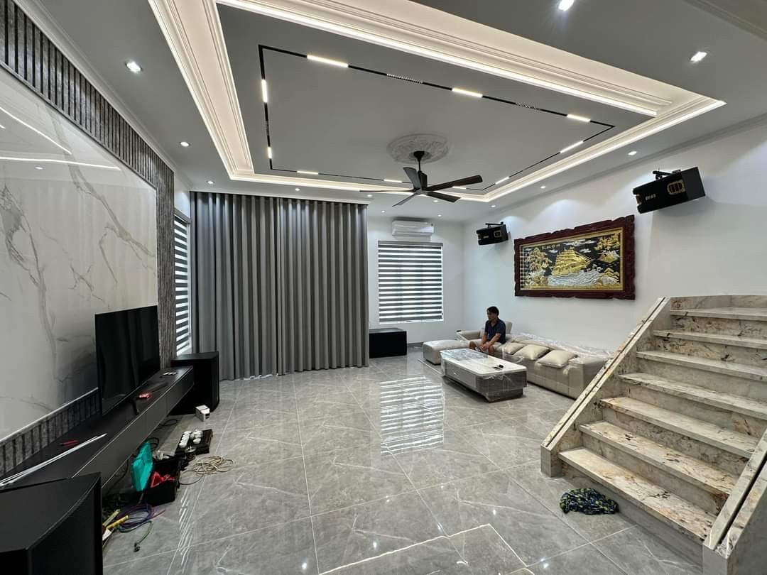 rèm cửa kiểm soát ánh sáng phù hợp nhà hướng nắng