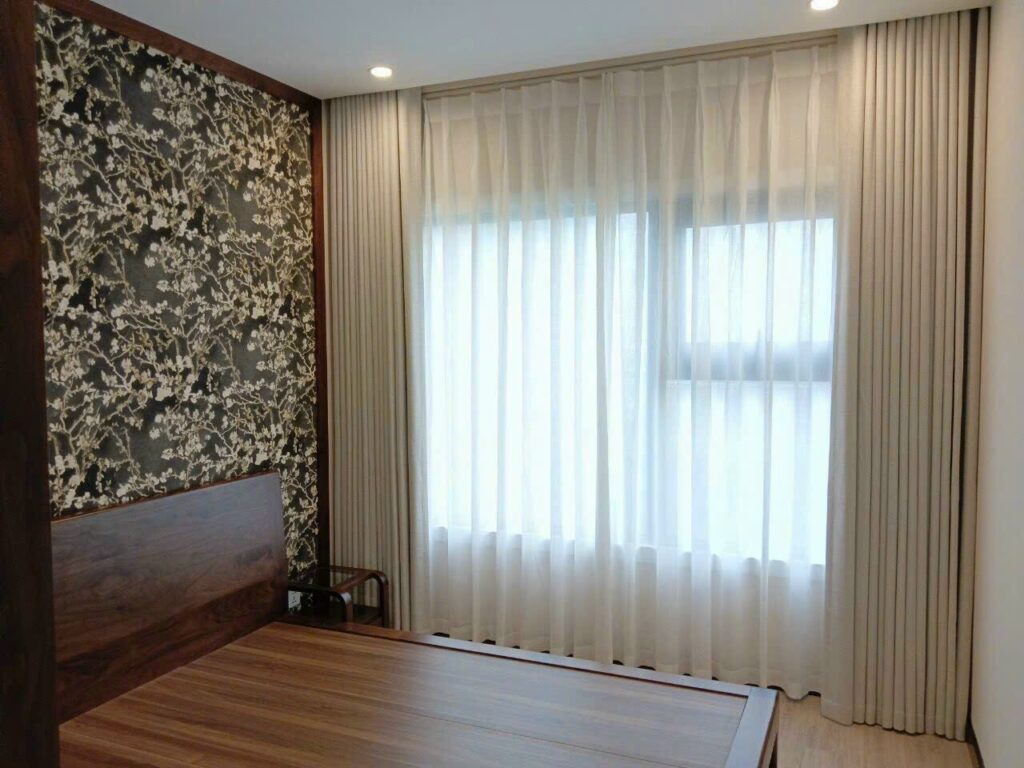 rèm cửa màu kem giúp nội thất trở nên mềm mại tinh tế