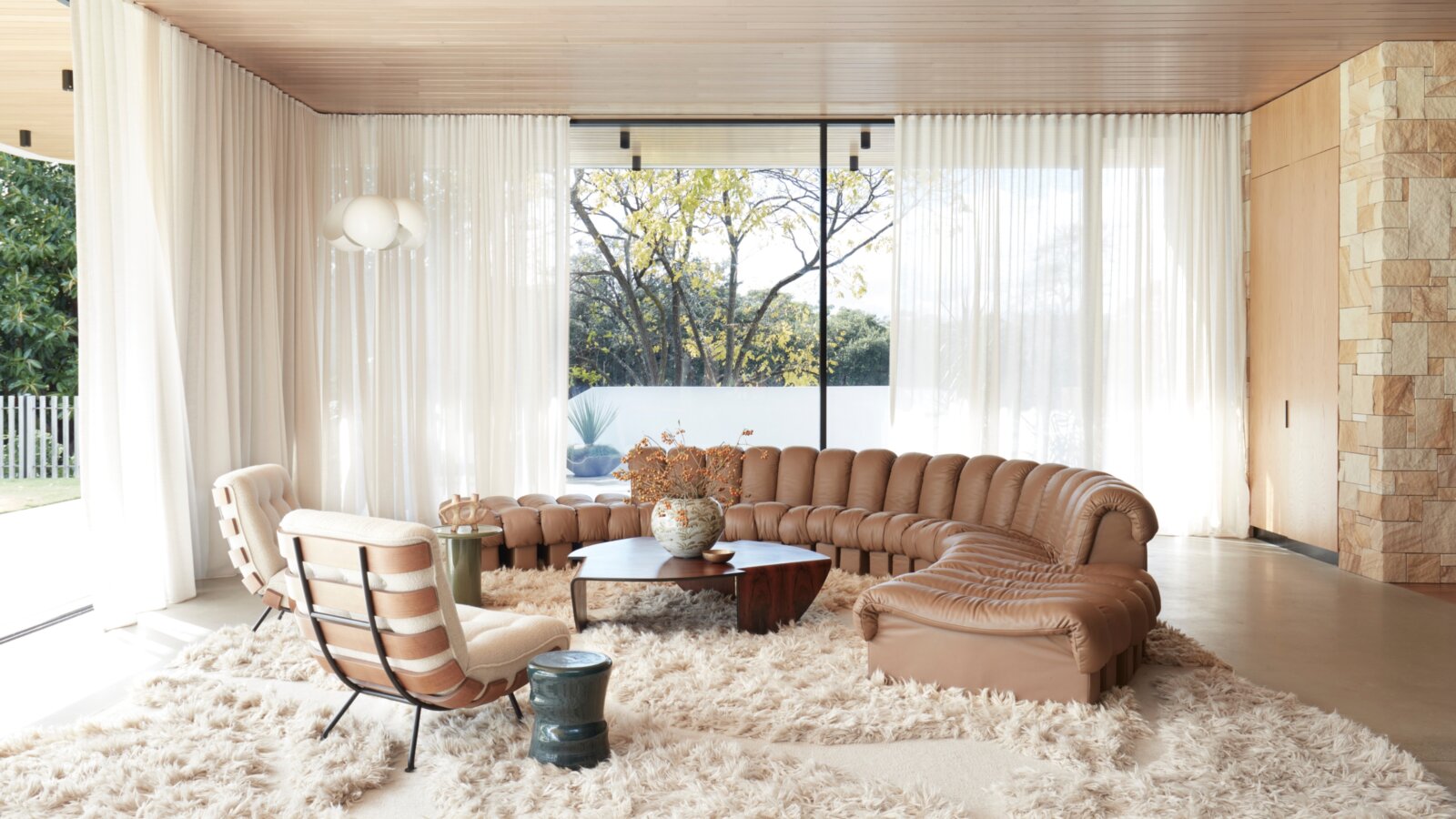 rèm cửa phong cách luxury vải nhung cao cấp cho biệt thự sang trọng