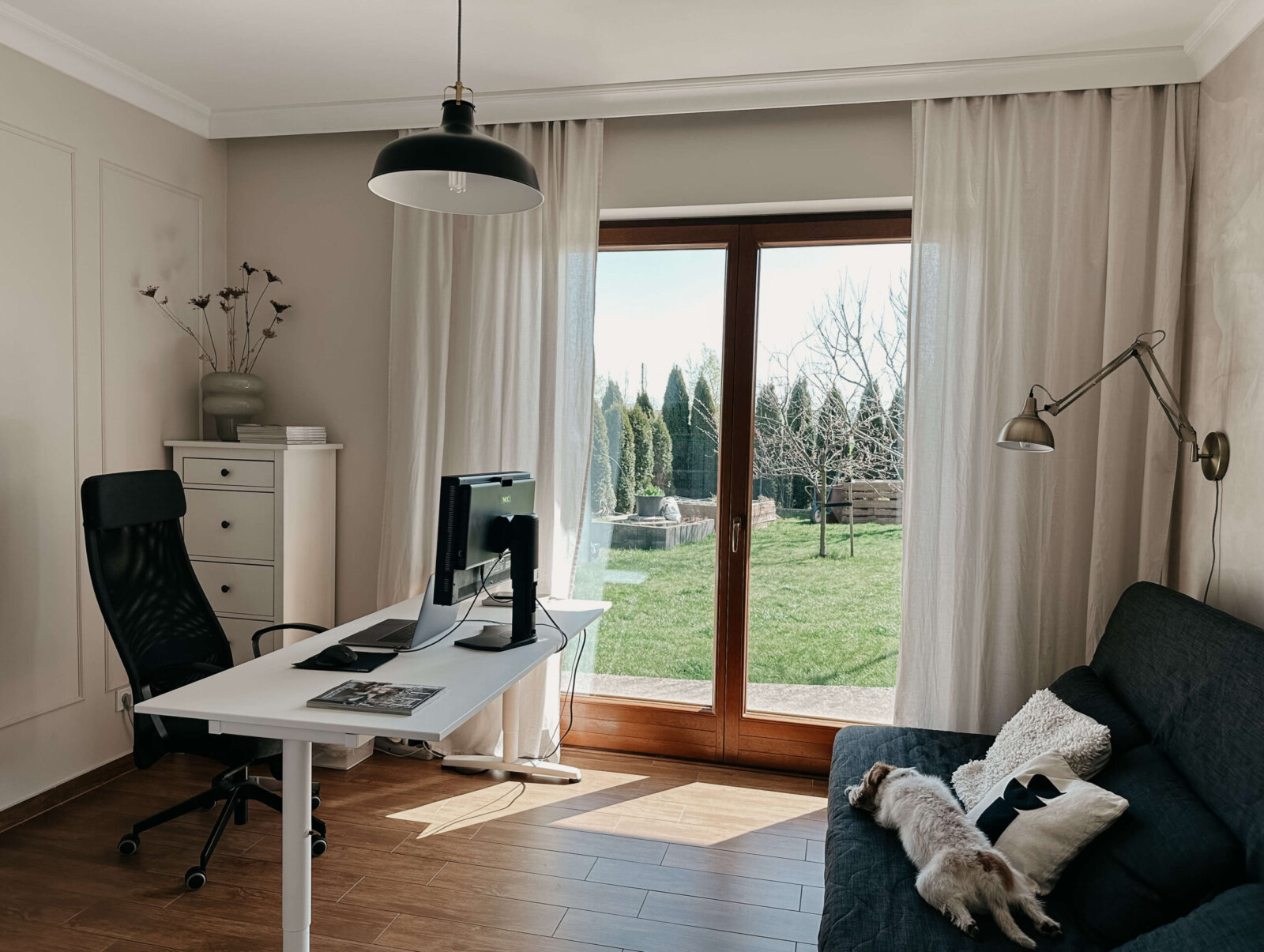 rèm cửa scandinavian đơn giản tinh tế cho căn hộ nhỏ