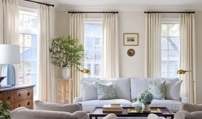 rèm cửa tối giản giúp không gian sáng thoáng và thanh lịch