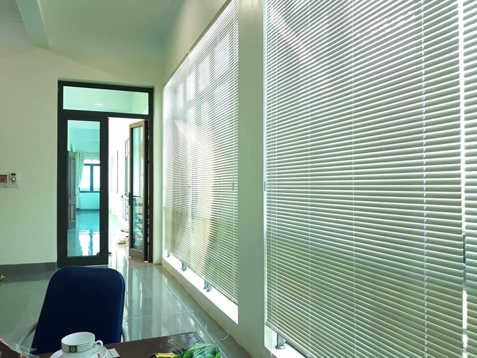 rèm sáo nhôm đẹp bền bỉ cho văn phòng nhiều nắng