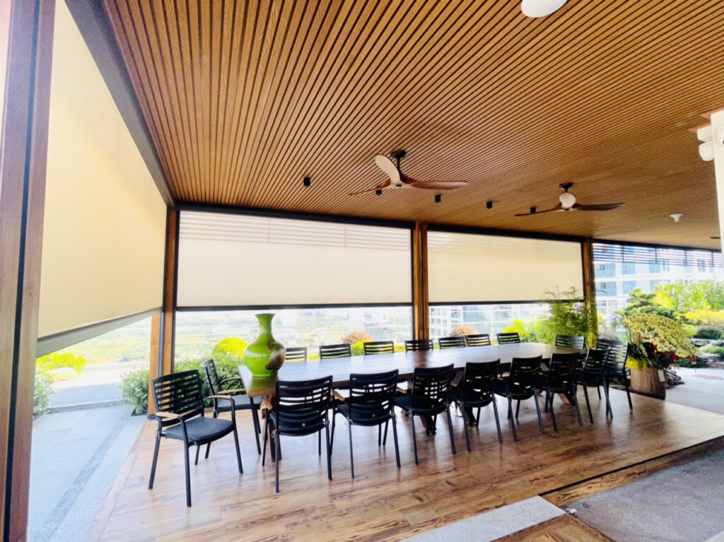 cấu tạo rèm zipscreen gồm hộp rèm ray nhôm và vải lưới