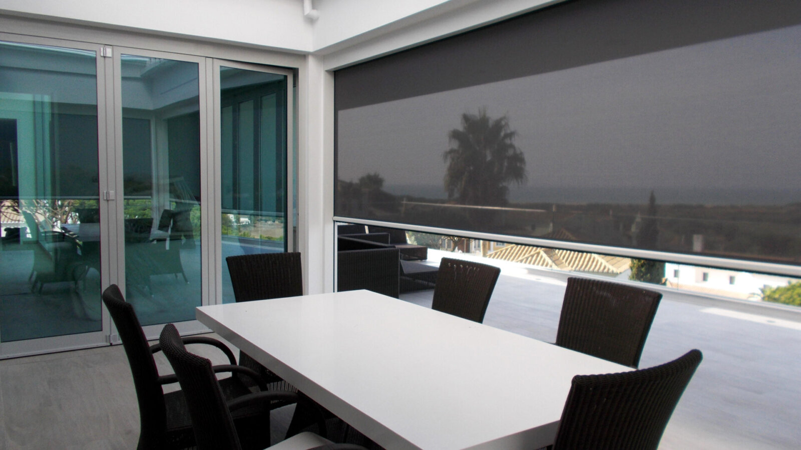 hình ảnh phân biệt ray rèm zipper và ray rèm cuốn thường