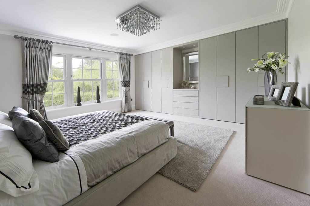 lắp đặt rèm kéo cửa sổ phòng ngủ chống nắng