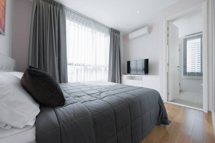 rèm cửa sổ phòng ngủ không khoan tường dễ lắp đặt tại nhà