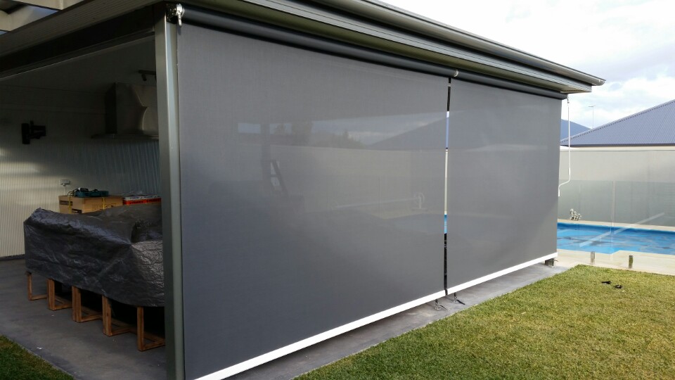 thi công rèm cuốn zipper Nhà Bè cho nhà phố hiện đại