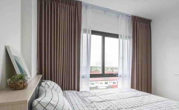 chất liệu polyester dùng cho rèm phòng ngủ chống ẩm và giữ form tốt