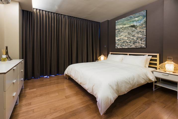 chọn rèm cửa phòng ngủ có cần cản sáng không phù hợp