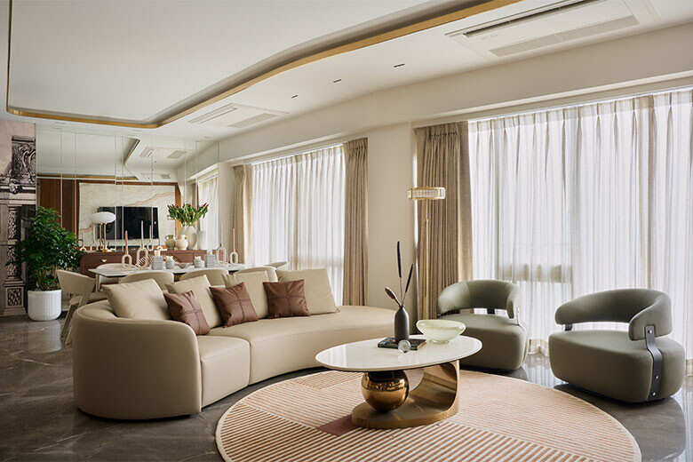 khách hàng trải nghiệm showroom rèm cửa cao cấp tphcm