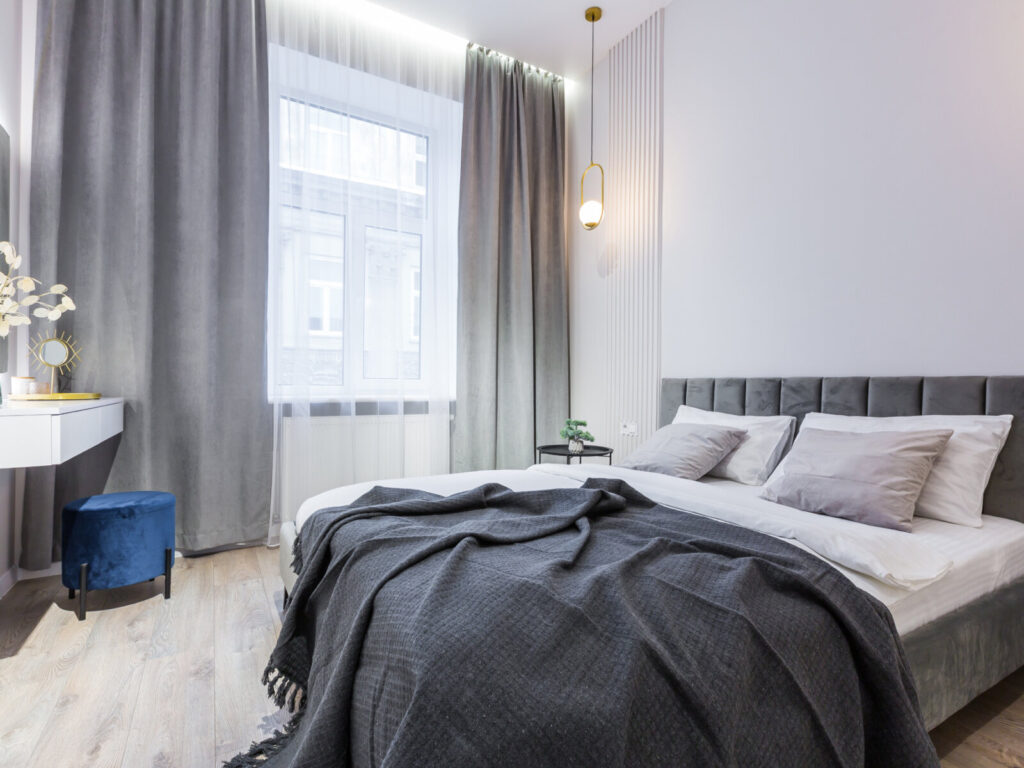 ray rèm âm trần phòng ngủ bền đẹp và vận hành êm ái