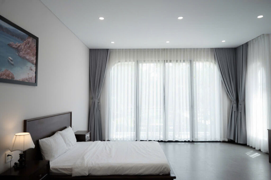 rèm cửa phòng ngủ homestay đẹp độc đáo thu hút khách