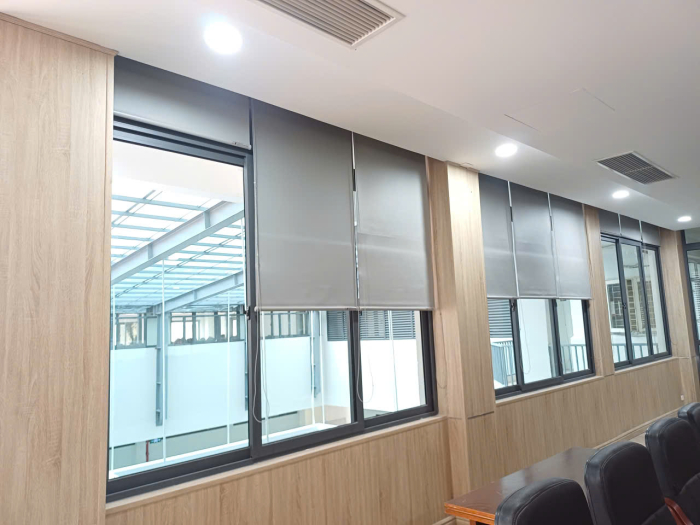Rèm cuốn cho văn phòng làm việc giảm chói màn hình