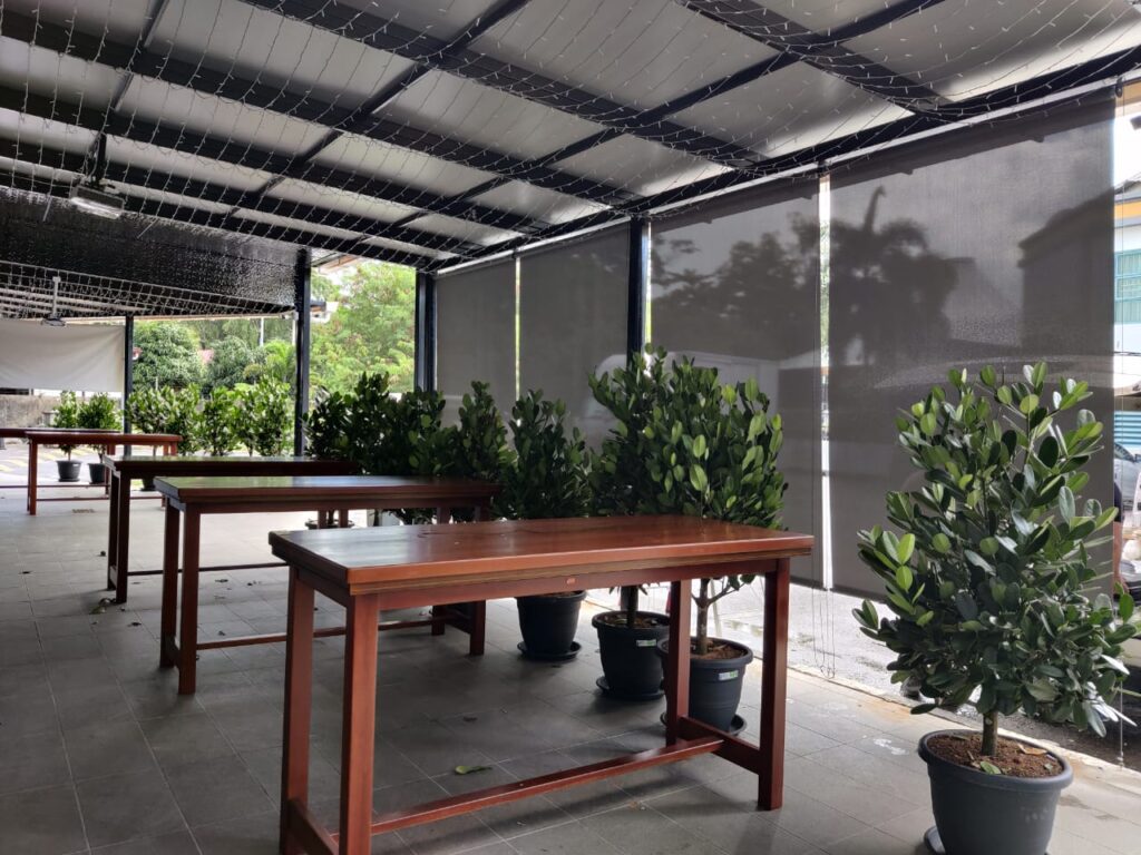 Rèm ngoài trời chống rỉ sét phù hợp điều kiện mưa nắng thường xuyên