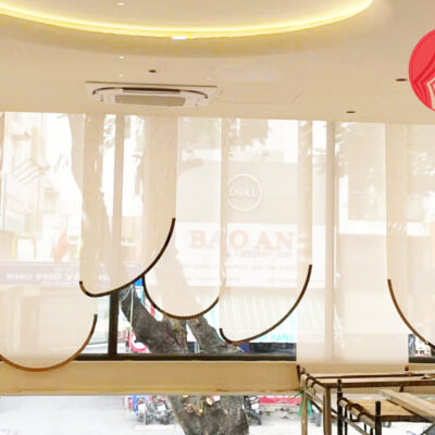 Rèm treo trần trang trí viền kim loại