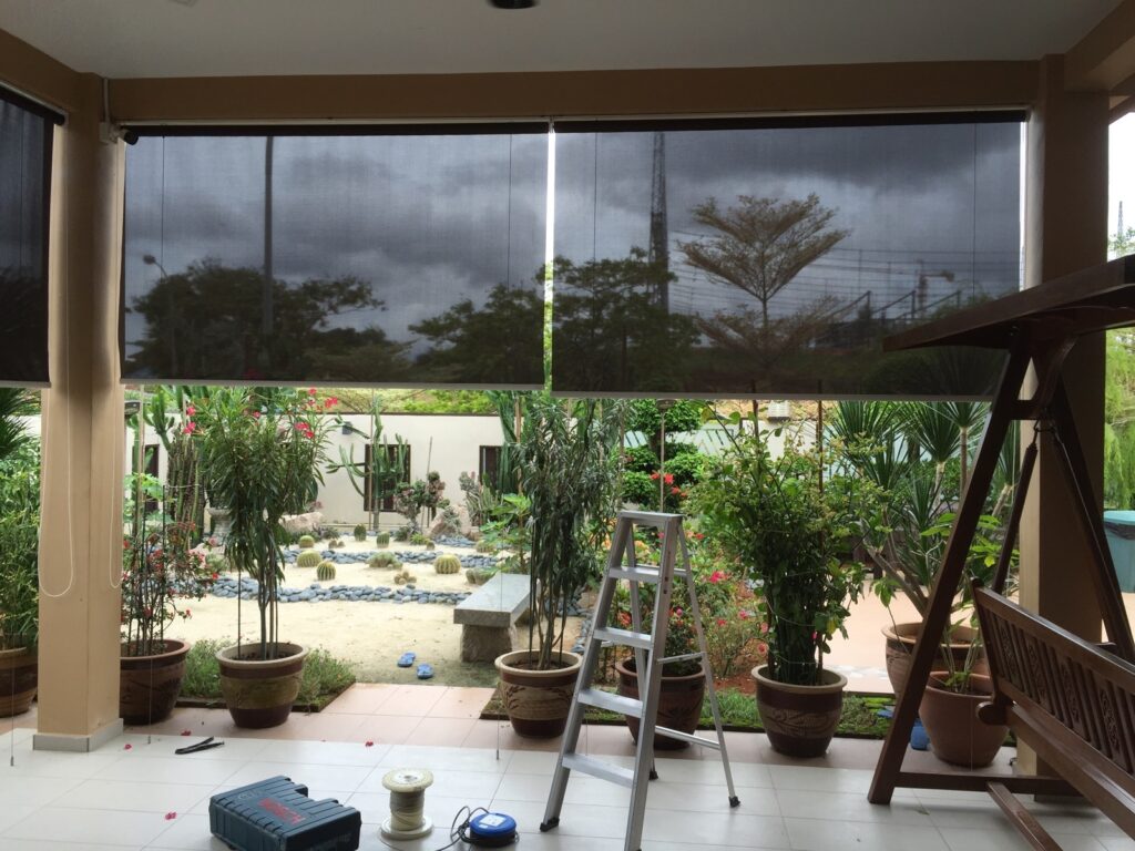 Rèm cuốn ngoài trời bền sử dụng cho ban công