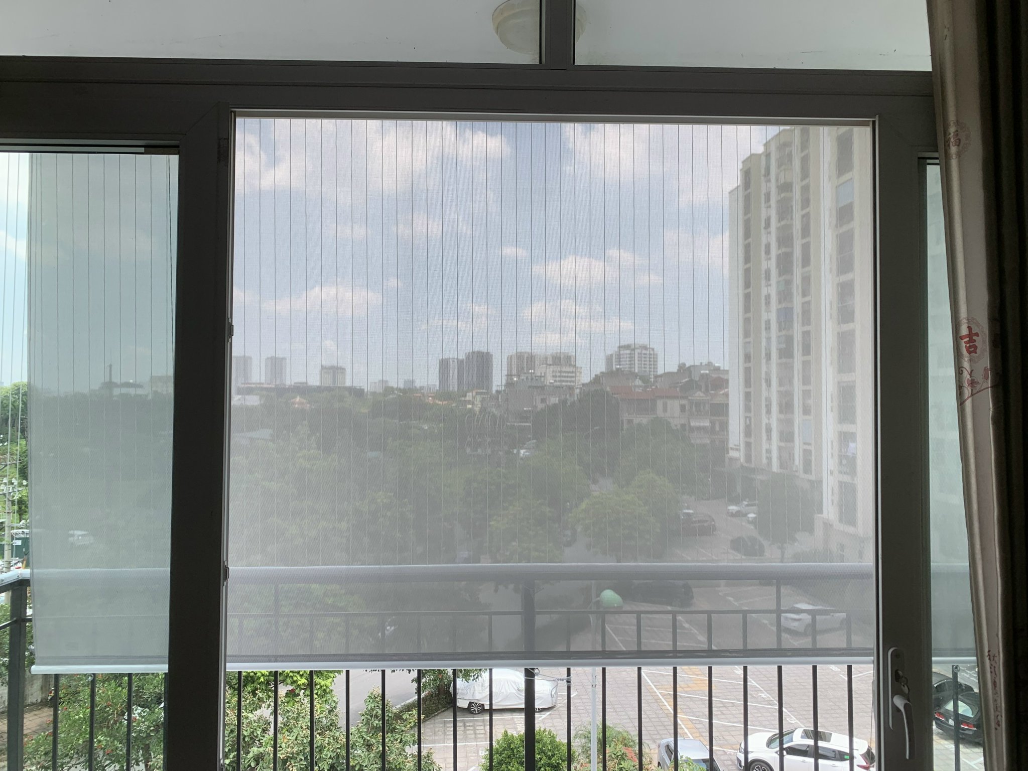 rèm cuốn ngoài trời chống nắng cho cửa kính