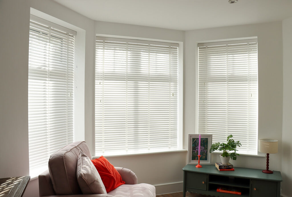 Cách xác định giá rèm sáo gỗ 1m2 theo diện tích
