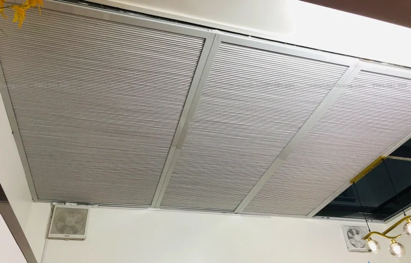 Rèm giếng trời tự động villa che nắng mái kính