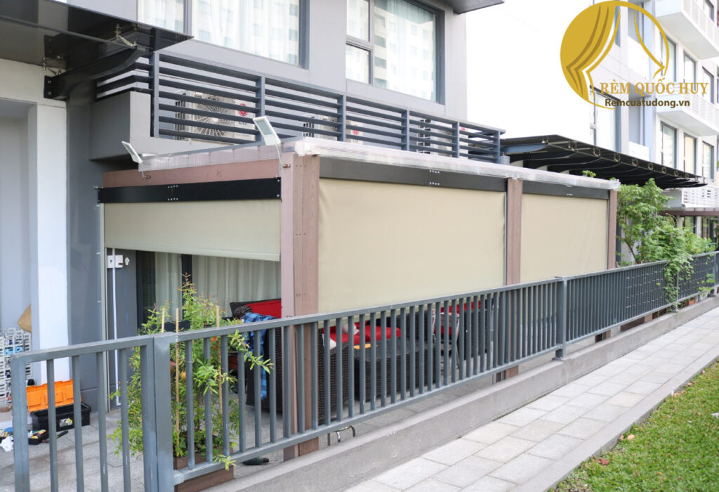 Thi công rèm cuốn ngoài trời tự động cho hiên nhà và khu vực nghỉ ngơi
